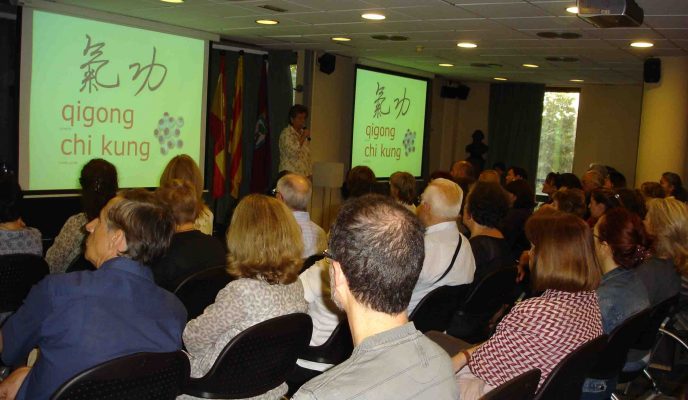 Taller de Qigong para ojos, patrocinado por Club Casa Asia