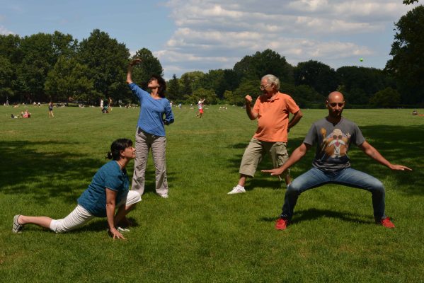 Práctica de Qigong en Central Park, Manhattan, NYC
