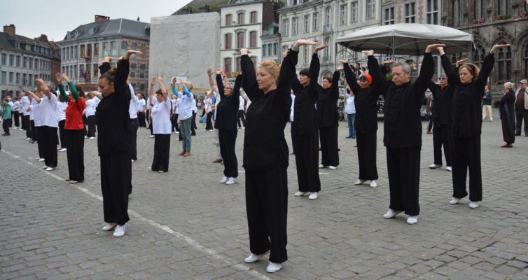 Exhibición de Qigong en la Gran Place